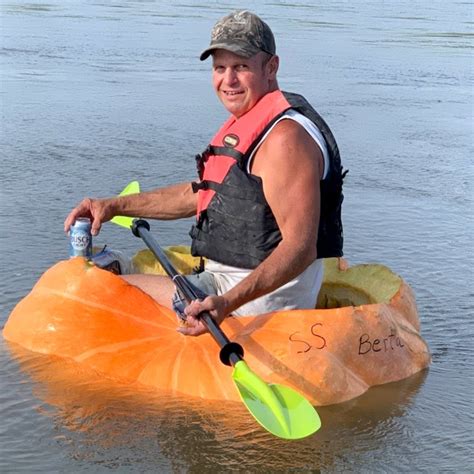 Man breaks world record for floating Missouri River in a pumpkin